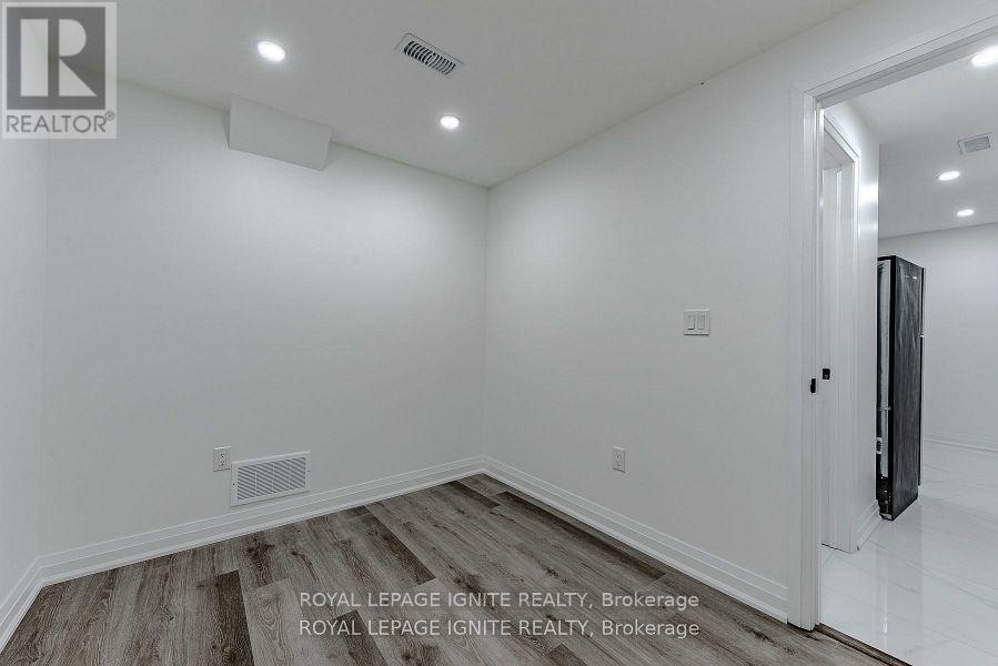 4 Drayton Crescent, Brampton, Ontario  L6T 3G7 - Photo 38 - W12479105