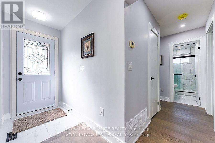 4 Drayton Crescent, Brampton, Ontario  L6T 3G7 - Photo 4 - W12479105