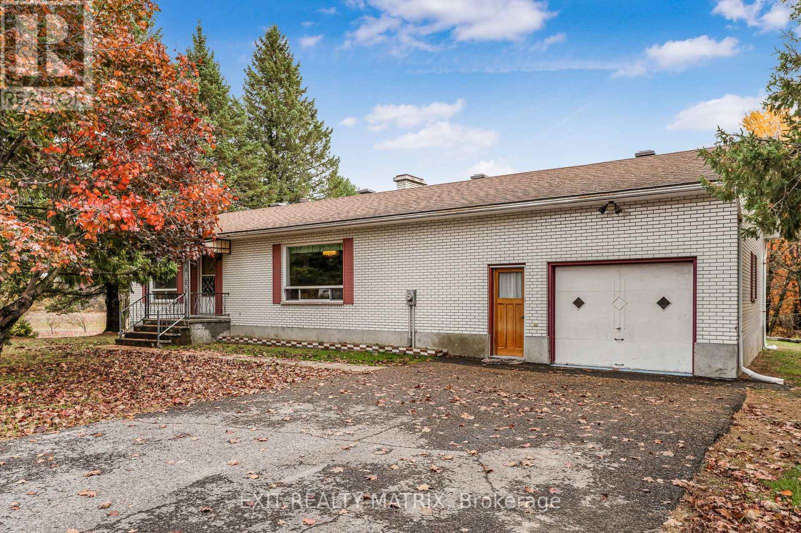 5079 County Rd 17 Road, Alfred And Plantagenet, Ontario  K0B 1A0 - Photo 2 - X12479136