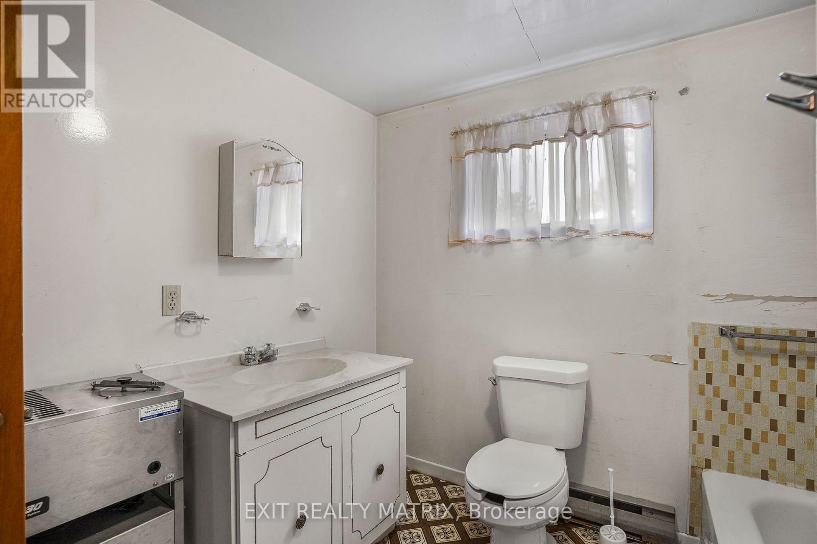5079 County Rd 17 Road, Alfred And Plantagenet, Ontario  K0B 1A0 - Photo 23 - X12479136