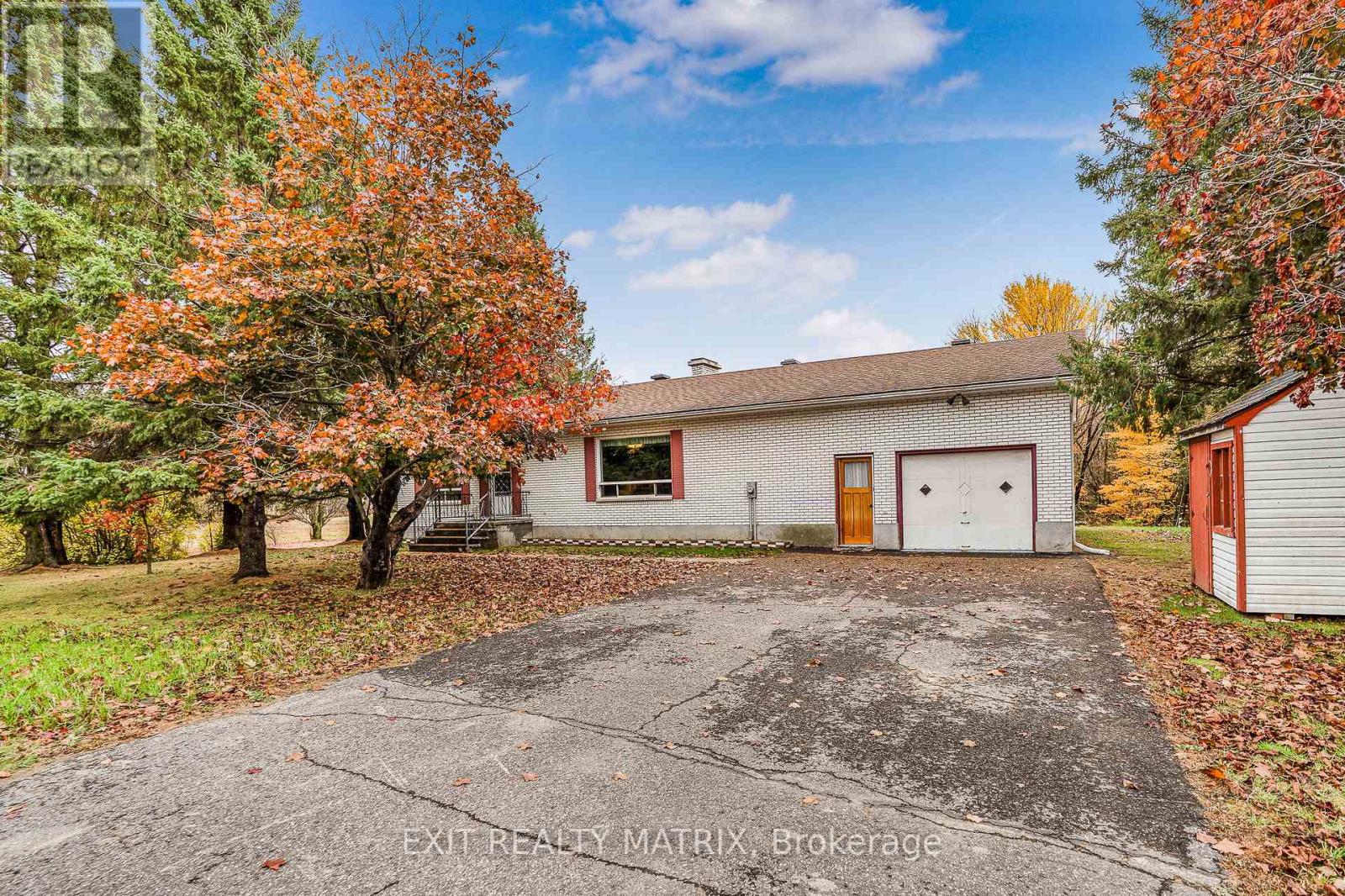 5079 County Rd 17 Road, Alfred And Plantagenet, Ontario  K0B 1A0 - Photo 4 - X12479136