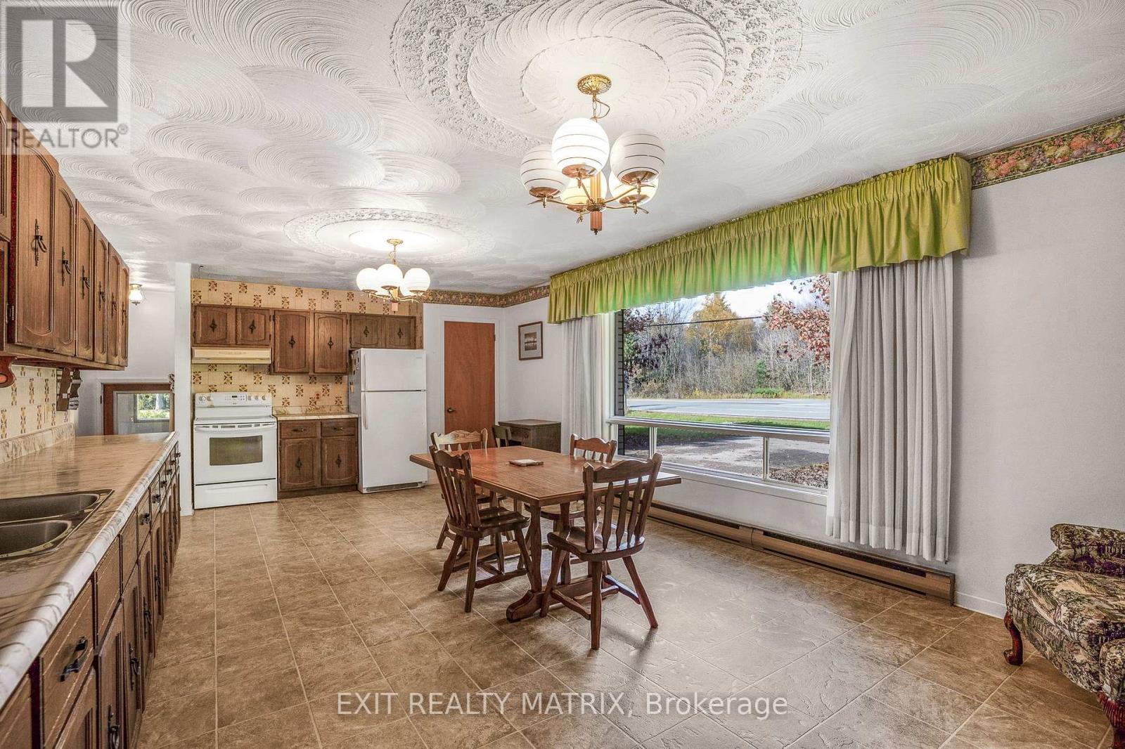 5079 County Rd 17 Road, Alfred And Plantagenet, Ontario  K0B 1A0 - Photo 7 - X12479136