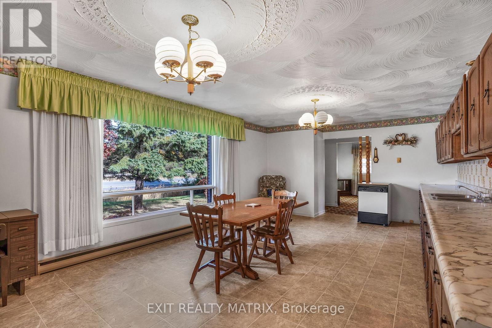 5079 County Rd 17 Road, Alfred And Plantagenet, Ontario  K0B 1A0 - Photo 8 - X12479136