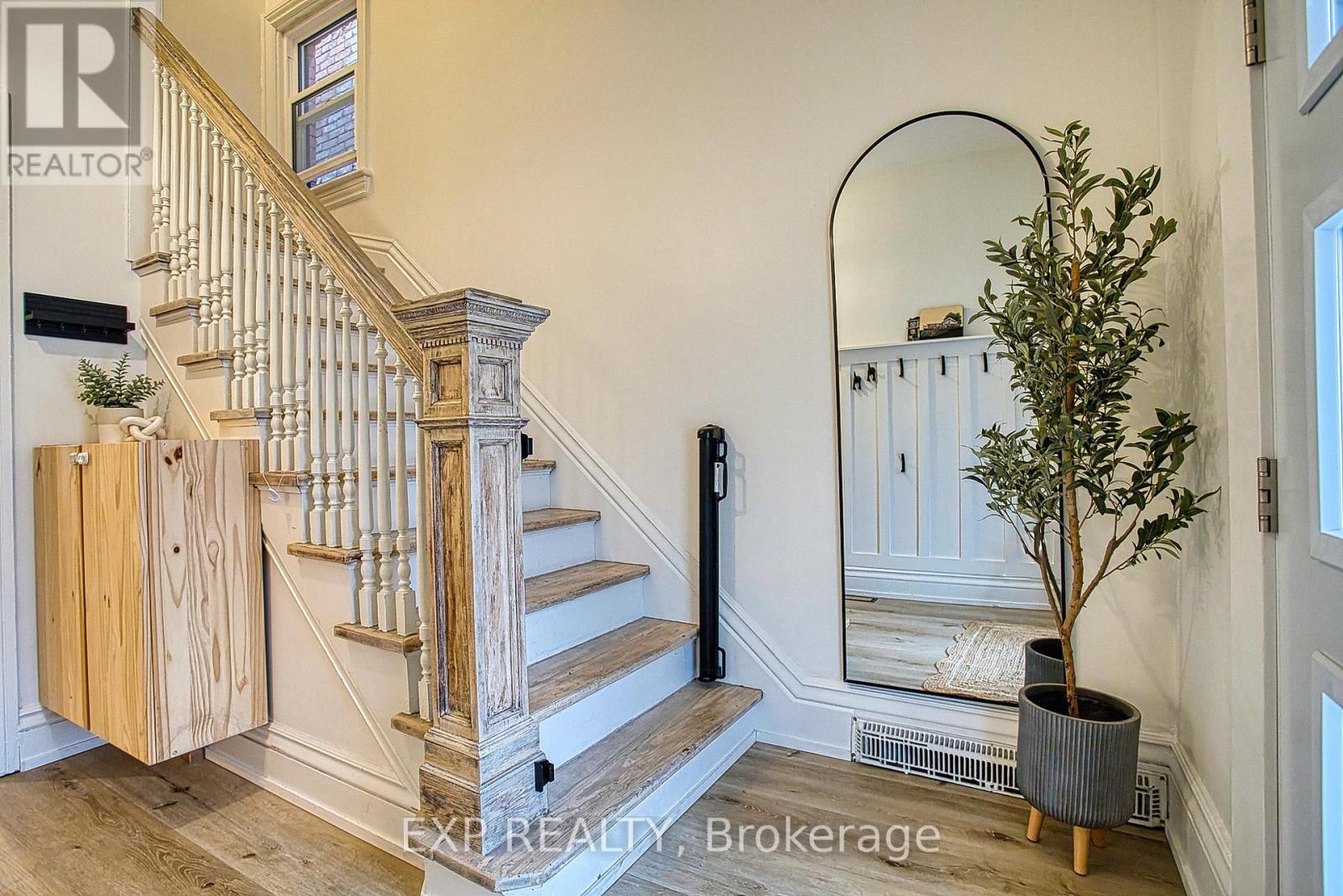 176 Emerald Street S, Hamilton, Ontario  L8N 2V7 - Photo 5 - X12479075