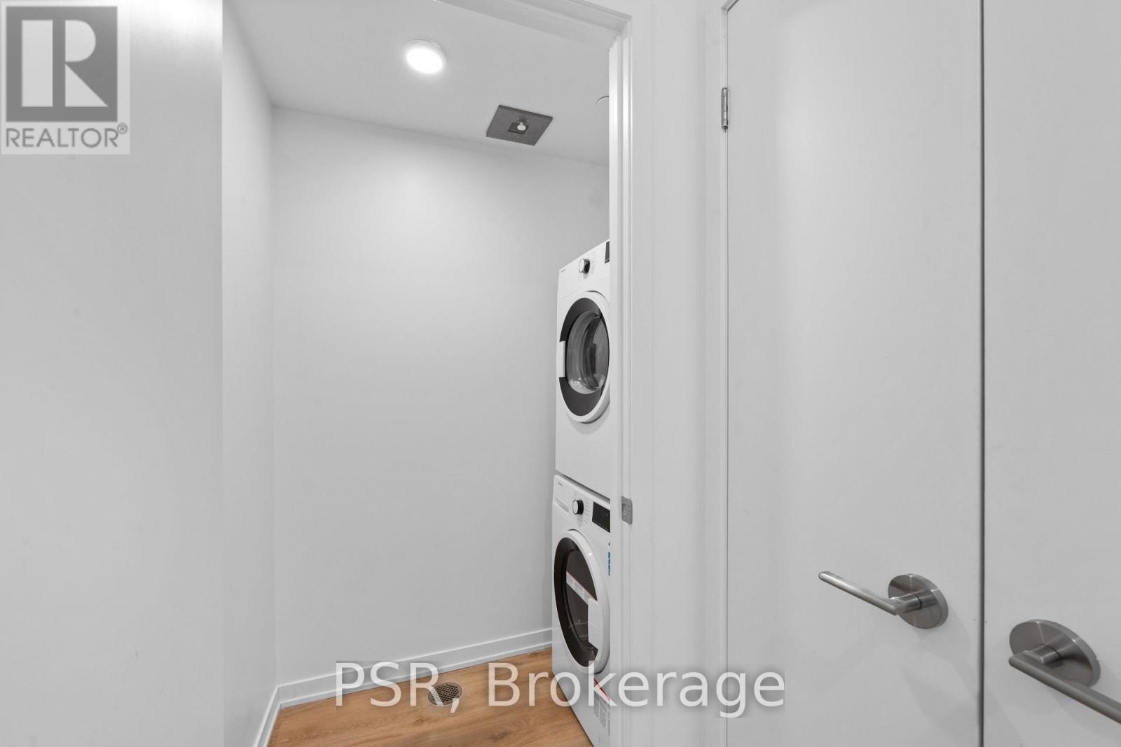 1609 - 101 Roehampton Avenue, Toronto, Ontario  M4P 2W2 - Photo 13 - C12479163