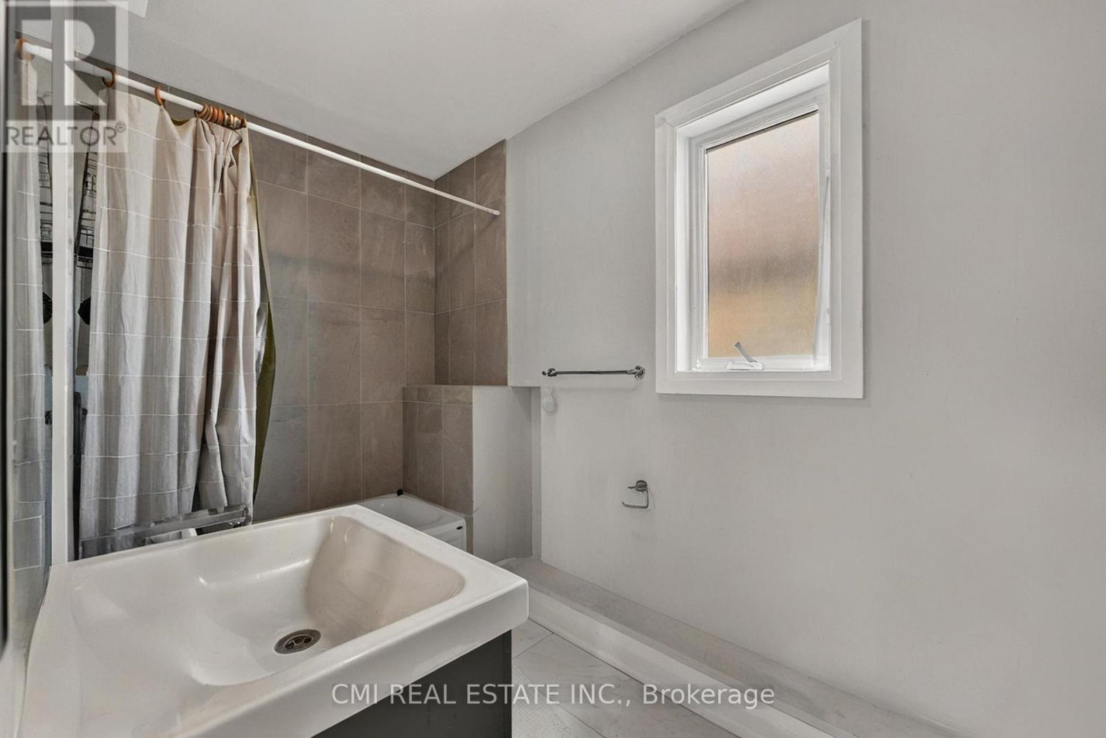 20 Jeavons Avenue, Toronto, Ontario  M1K 1S8 - Photo 34 - E12479145
