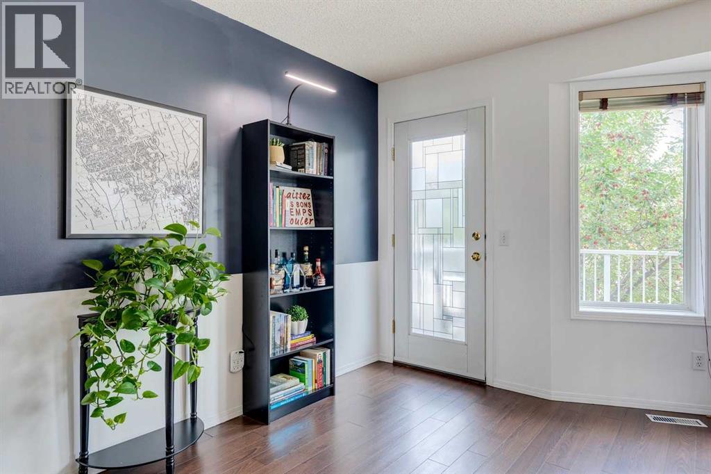 396 Regal Park Ne, Calgary, Alberta  T2E 0S6 - Photo 4 - A2265042