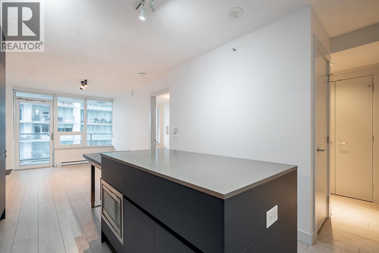 1106 988 Quayside Drive, New Westminster, British Columbia  V3M 0L5 - Photo 1 - R3060099