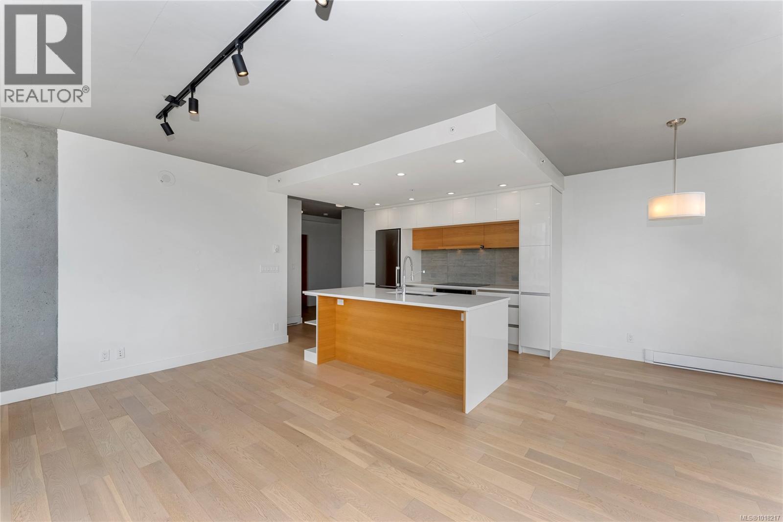 804 989 Johnson St, Victoria, British Columbia  V8V 0E3 - Photo 4 - 1018217
