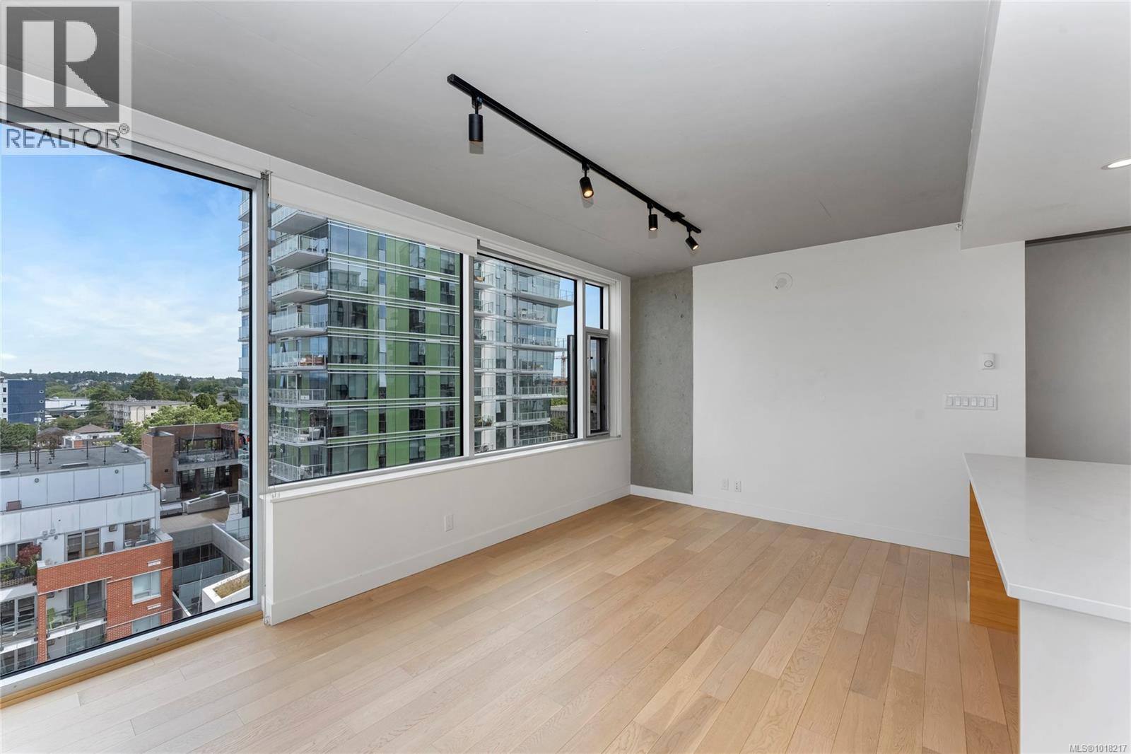 804 989 Johnson St, Victoria, British Columbia  V8V 0E3 - Photo 9 - 1018217