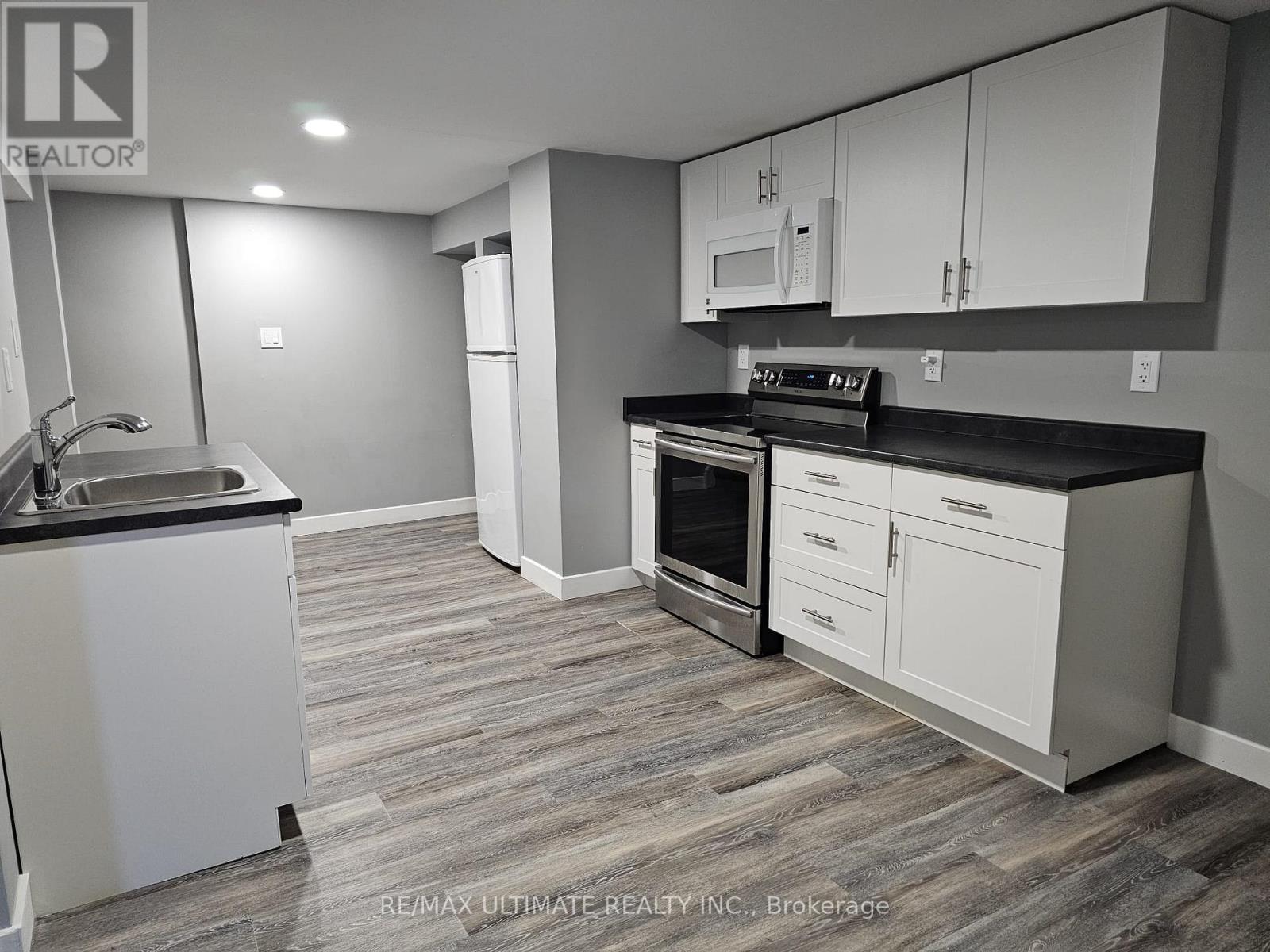 LOWER - 977 FERNDALE CRESCENT, Newmarket, Ontario