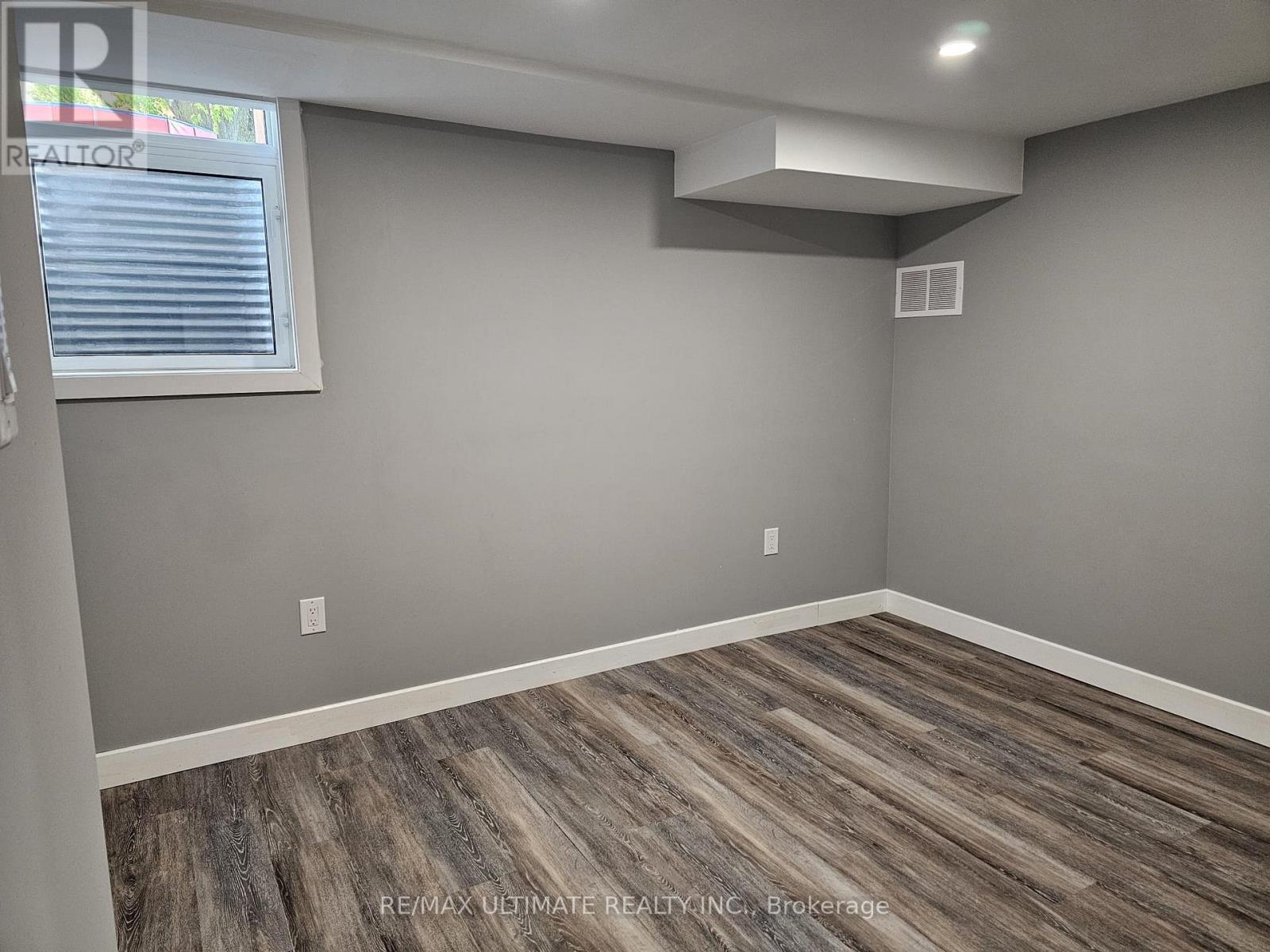 Lower - 977 Ferndale Crescent, Newmarket, Ontario  L3Y 6B6 - Photo 3 - N12479117