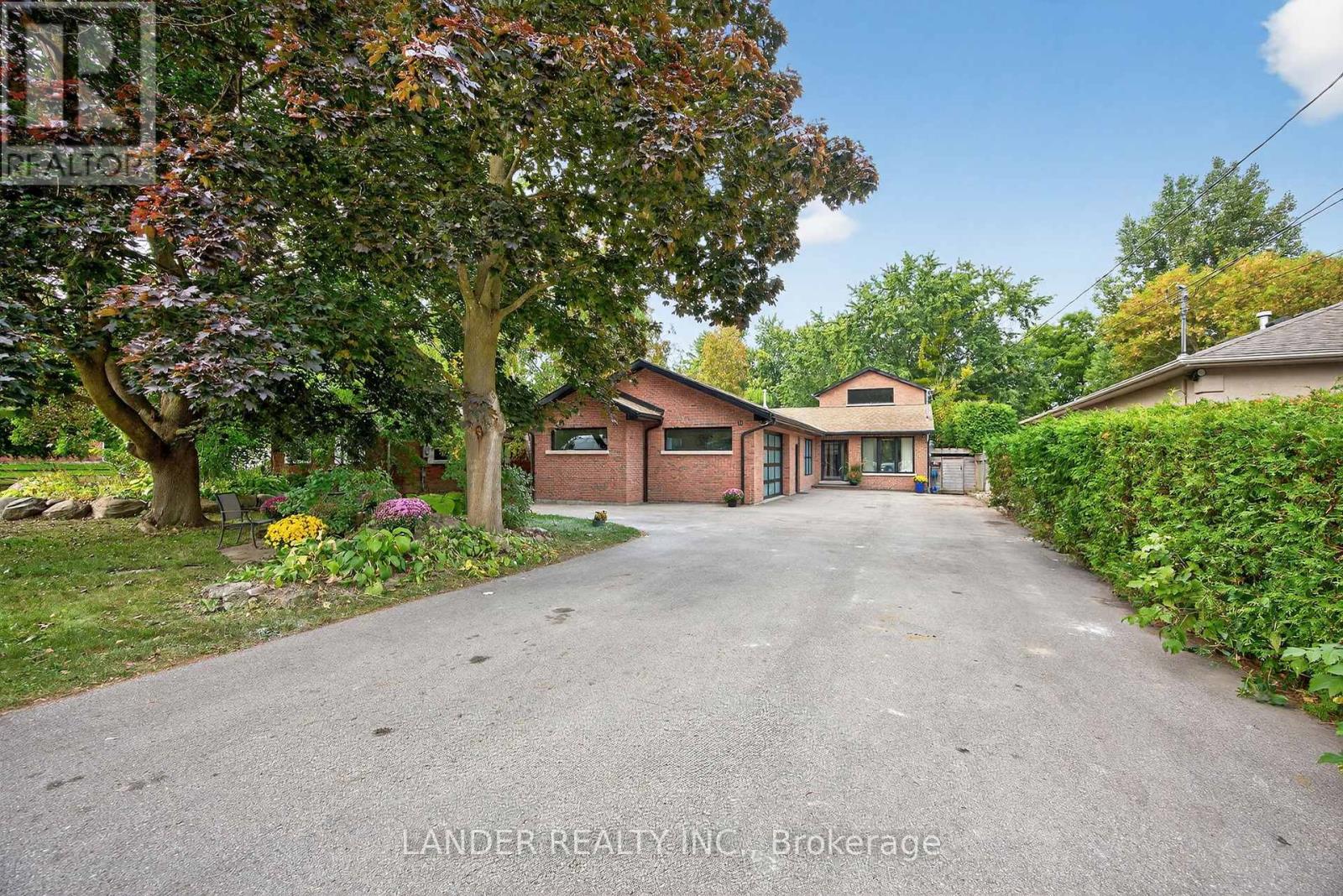 10 CHARLES STREET, east gwillimbury (sharon), Ontario