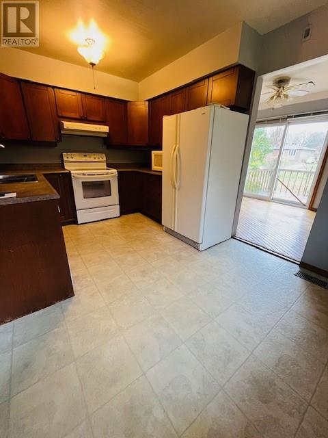 220 Lowe St, Massey, Ontario  P0P 1P0 - Photo 5 - 2125225