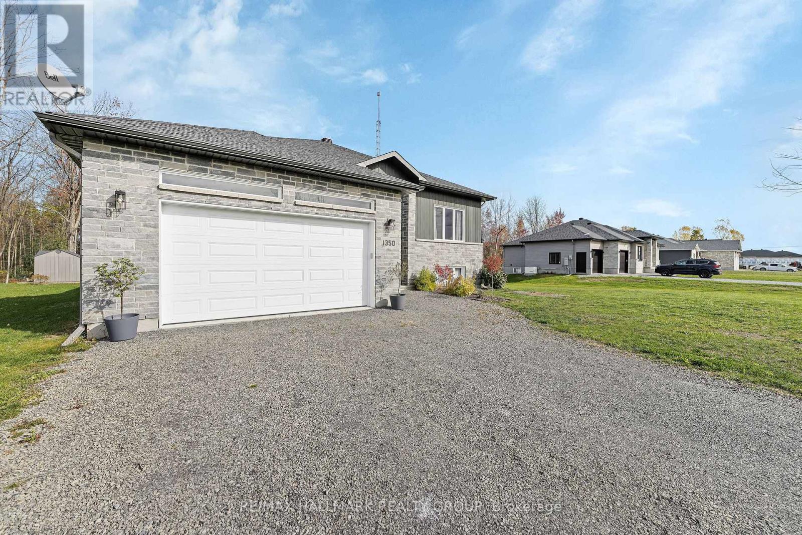 1350 Country Lane, North Dundas, Ontario  K0C 2K0 - Photo 2 - X12474511