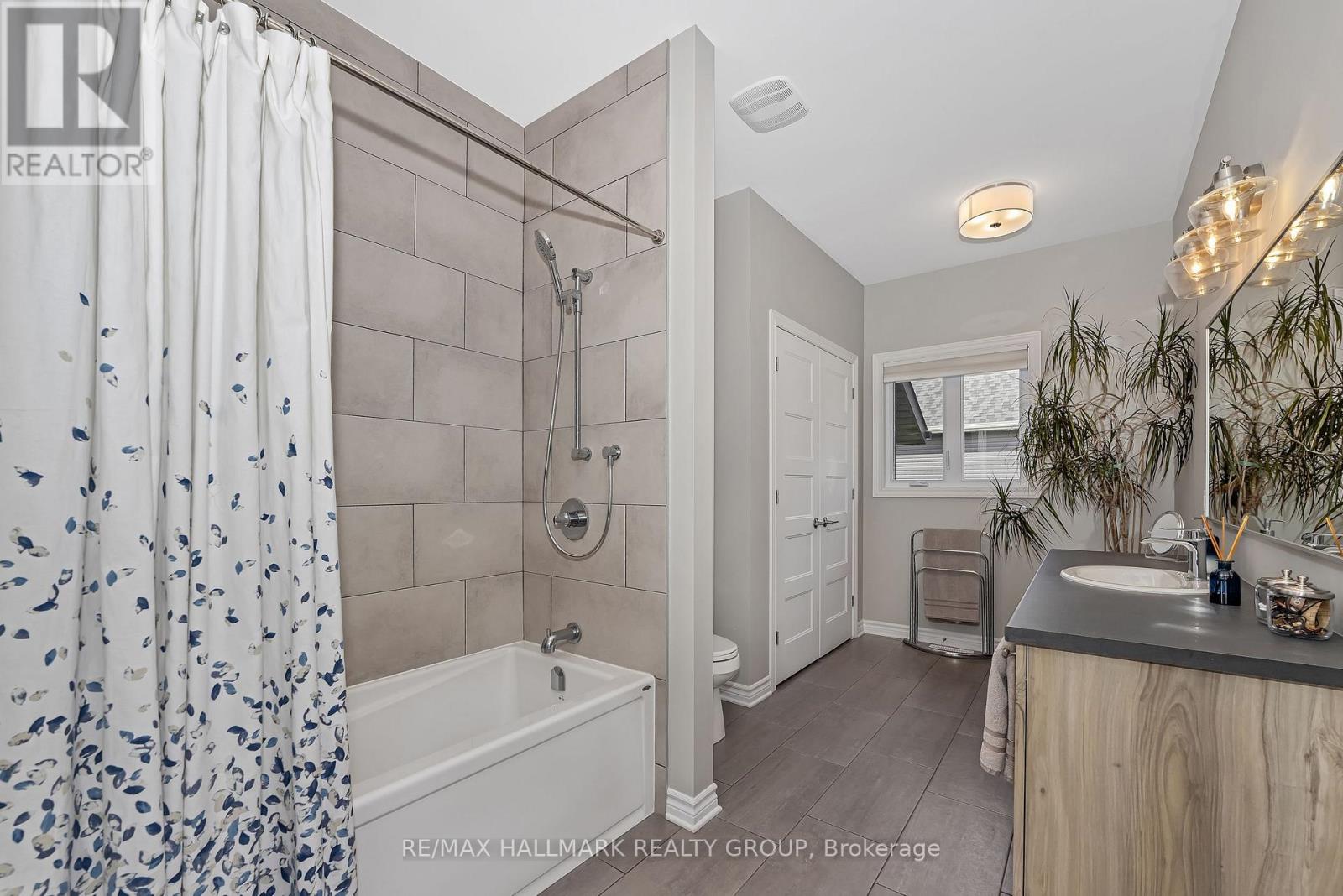1350 Country Lane, North Dundas, Ontario  K0C 2K0 - Photo 6 - X12474511