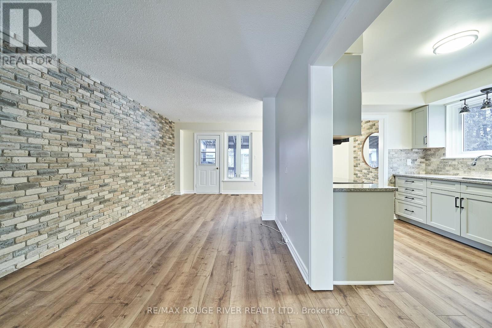 632 Balsam Crescent, Oshawa, Ontario  L1J 6A2 - Photo 4 - E12479239