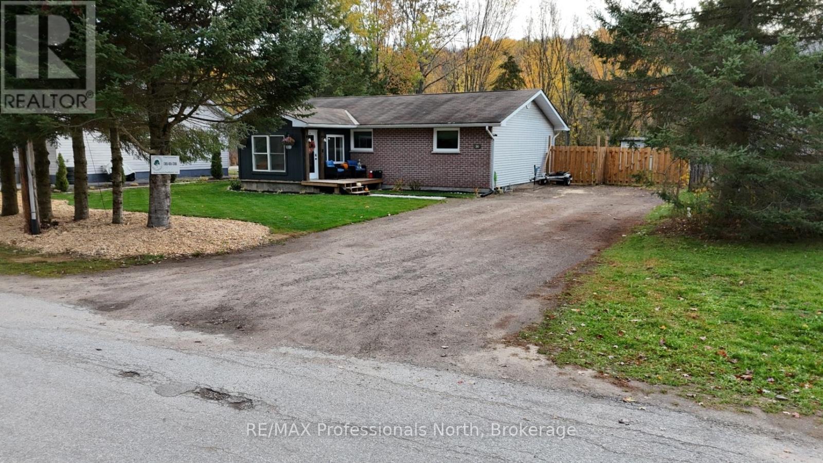 24 Anson Street, Minden Hills, Ontario  K0M 2K0 - Photo 3 - X12479243