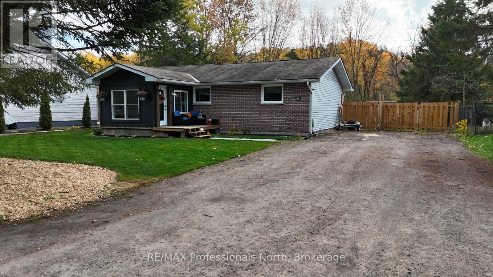 24 Anson Street, Minden Hills, Ontario  K0M 2K0 - Photo 4 - X12479243