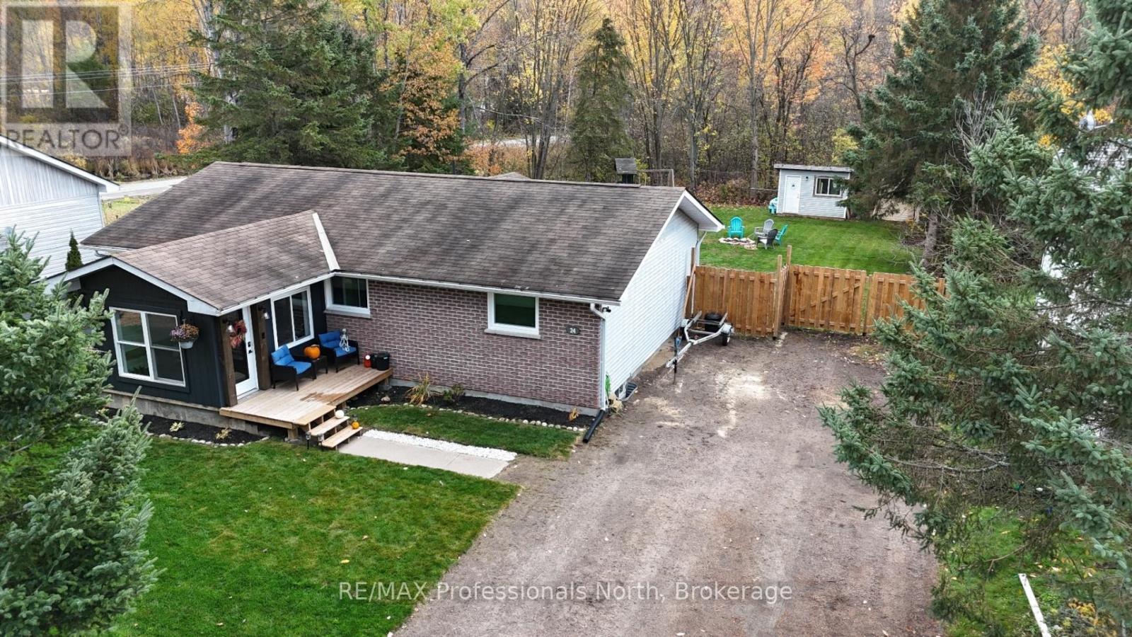 24 Anson Street, Minden Hills, Ontario  K0M 2K0 - Photo 5 - X12479243