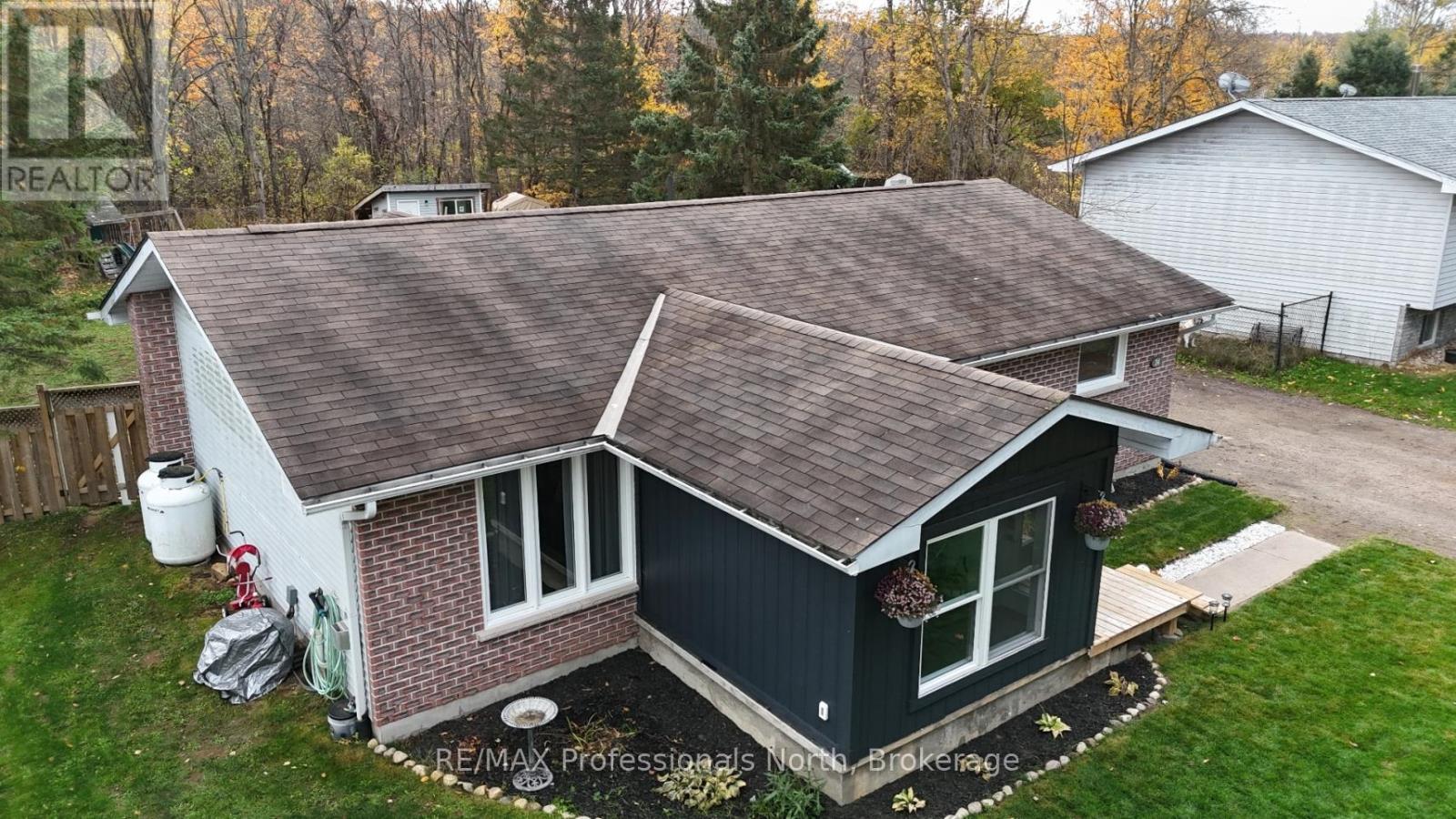 24 Anson Street, Minden Hills, Ontario  K0M 2K0 - Photo 8 - X12479243