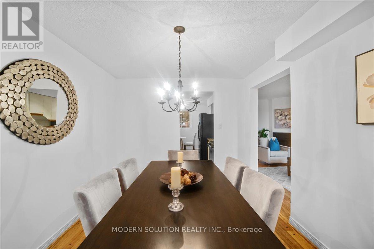 1464 Credit Woodlands Court, Mississauga, Ontario  L5C 3J5 - Photo 10 - W12479161