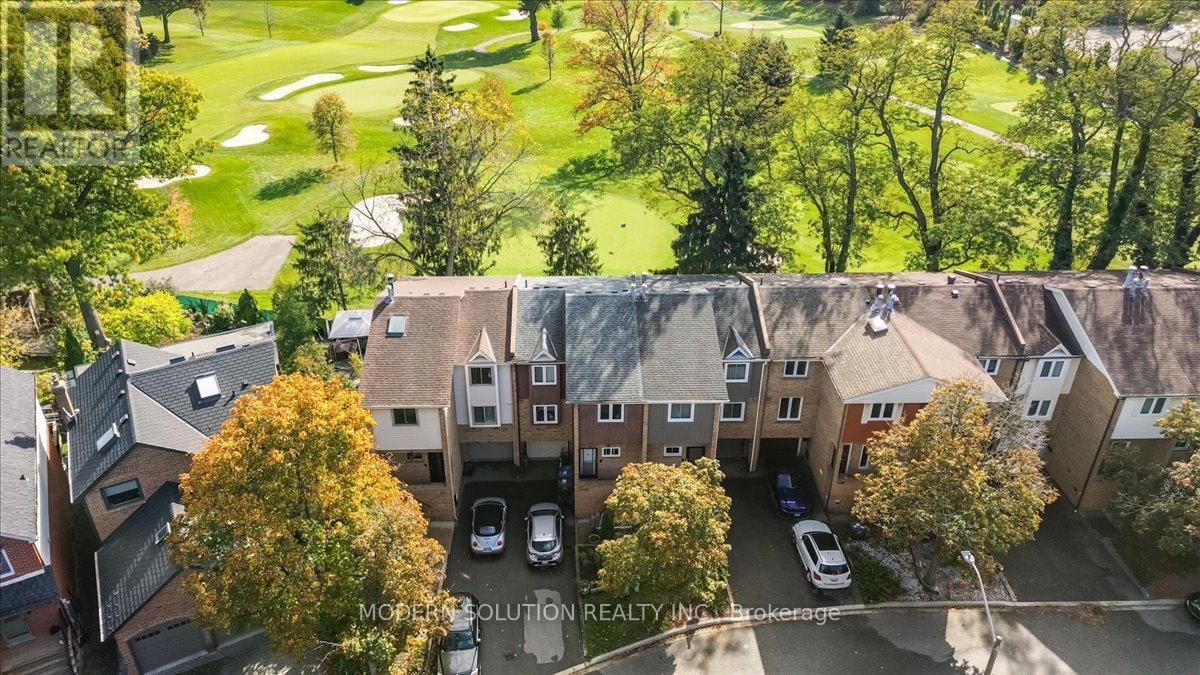 1464 Credit Woodlands Court, Mississauga, Ontario  L5C 3J5 - Photo 3 - W12479161