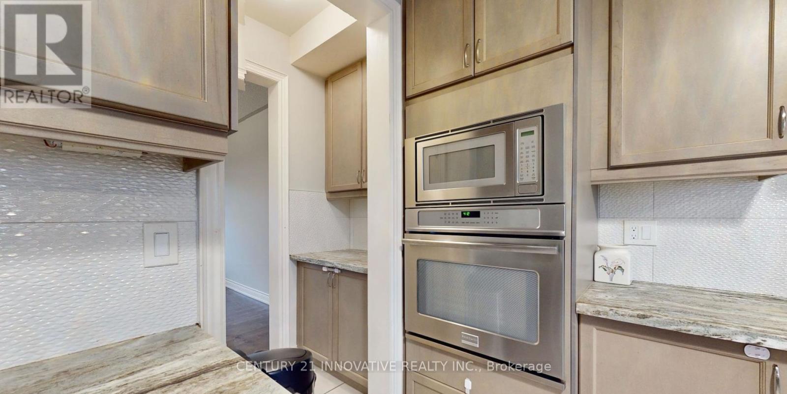 5464 Meadowcrest Avenue, Mississauga, Ontario  L5M 0V7 - Photo 7 - W12479162