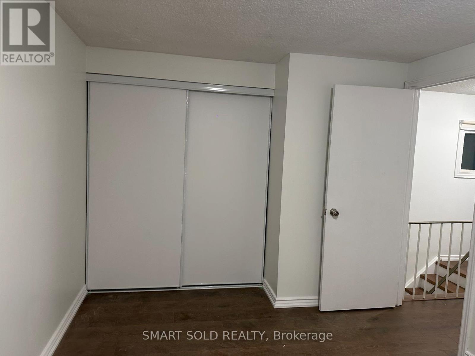 22 Hazelglen Court, Brampton, Ontario  L6S 1N7 - Photo 4 - W12479190