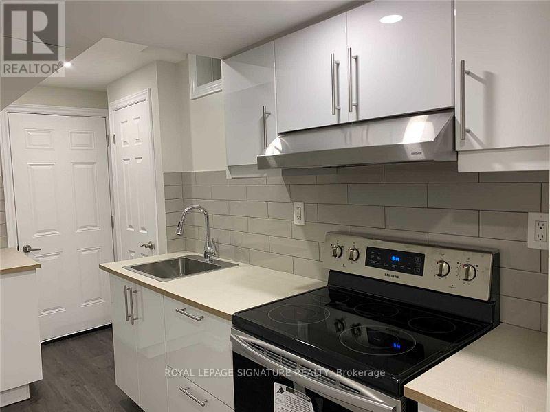 61 Frenchpark Circle, Brampton, Ontario  L6X 0Y6 - Photo 3 - W12479197