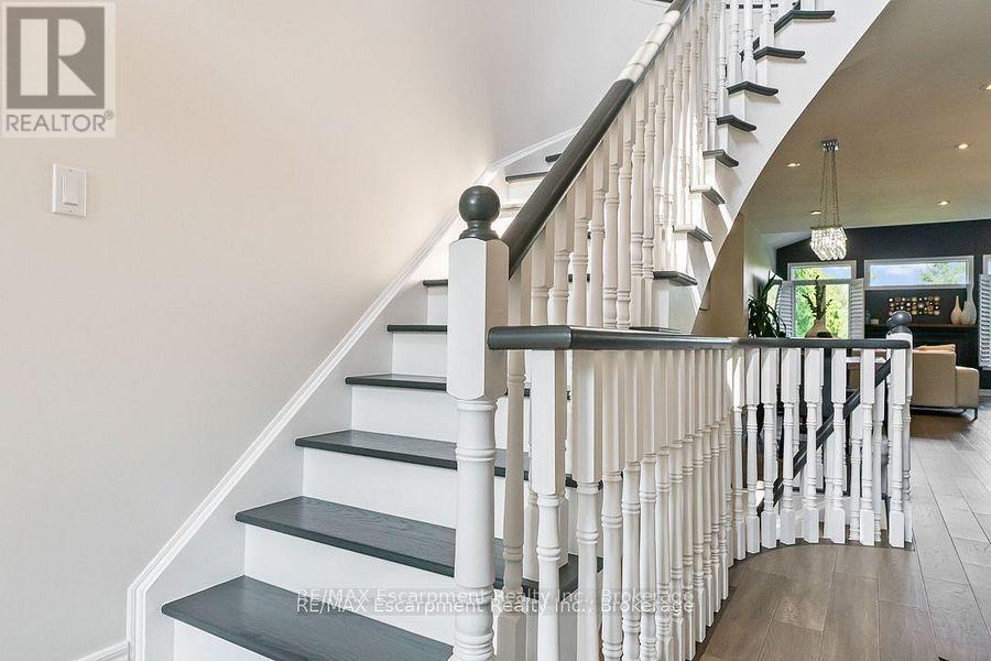 2357 Woodfield Road, Oakville, Ontario  L6H 6Y6 - Photo 11 - W12479267