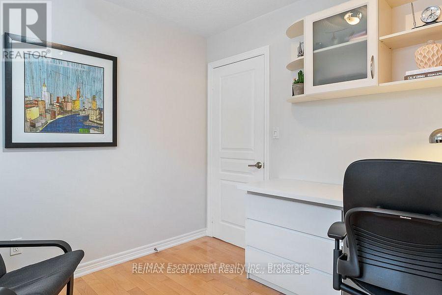 2357 Woodfield Road, Oakville, Ontario  L6H 6Y6 - Photo 18 - W12479267