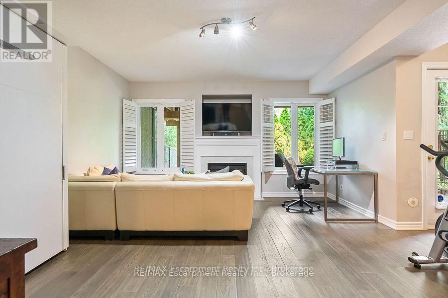 2357 Woodfield Road, Oakville, Ontario  L6H 6Y6 - Photo 21 - W12479267