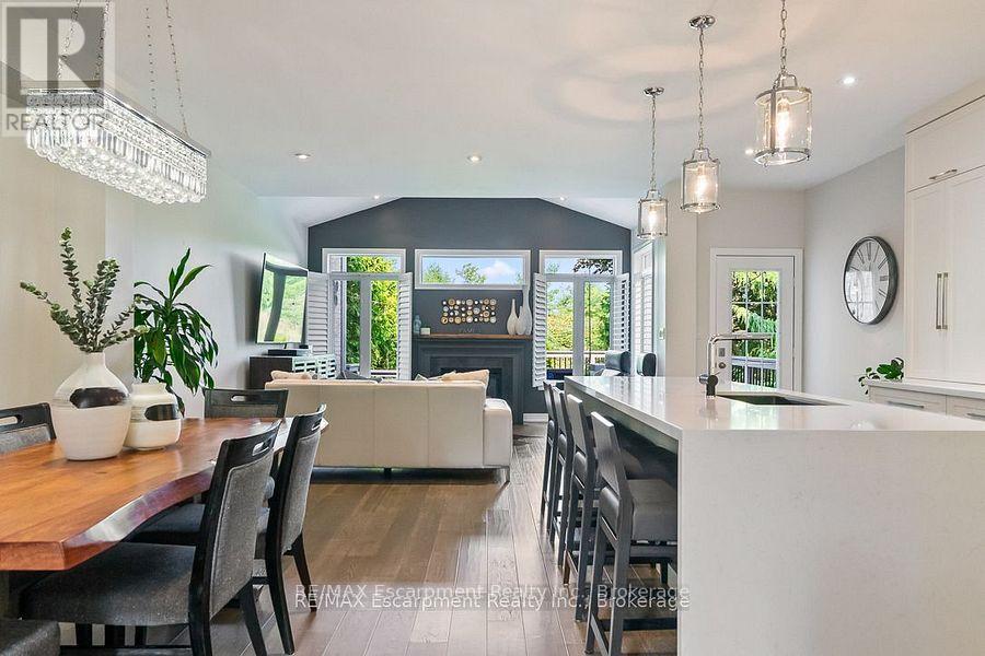 2357 Woodfield Road, Oakville, Ontario  L6H 6Y6 - Photo 3 - W12479267