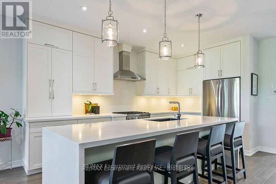 2357 Woodfield Road, Oakville, Ontario  L6H 6Y6 - Photo 6 - W12479267