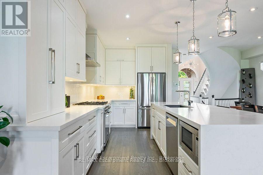 2357 Woodfield Road, Oakville, Ontario  L6H 6Y6 - Photo 7 - W12479267