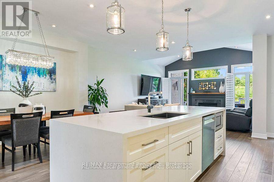 2357 Woodfield Road, Oakville, Ontario  L6H 6Y6 - Photo 8 - W12479267