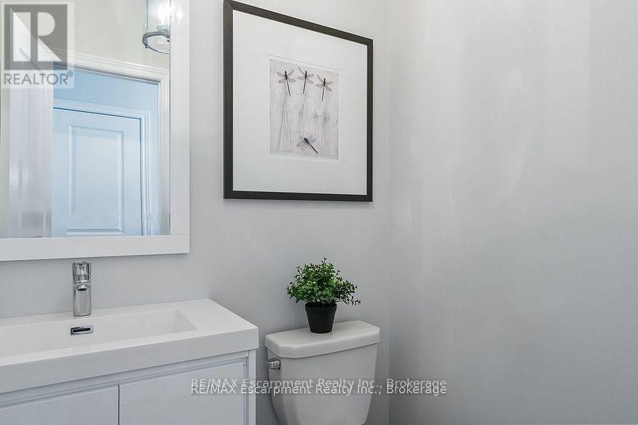 2357 Woodfield Road, Oakville, Ontario  L6H 6Y6 - Photo 9 - W12479267