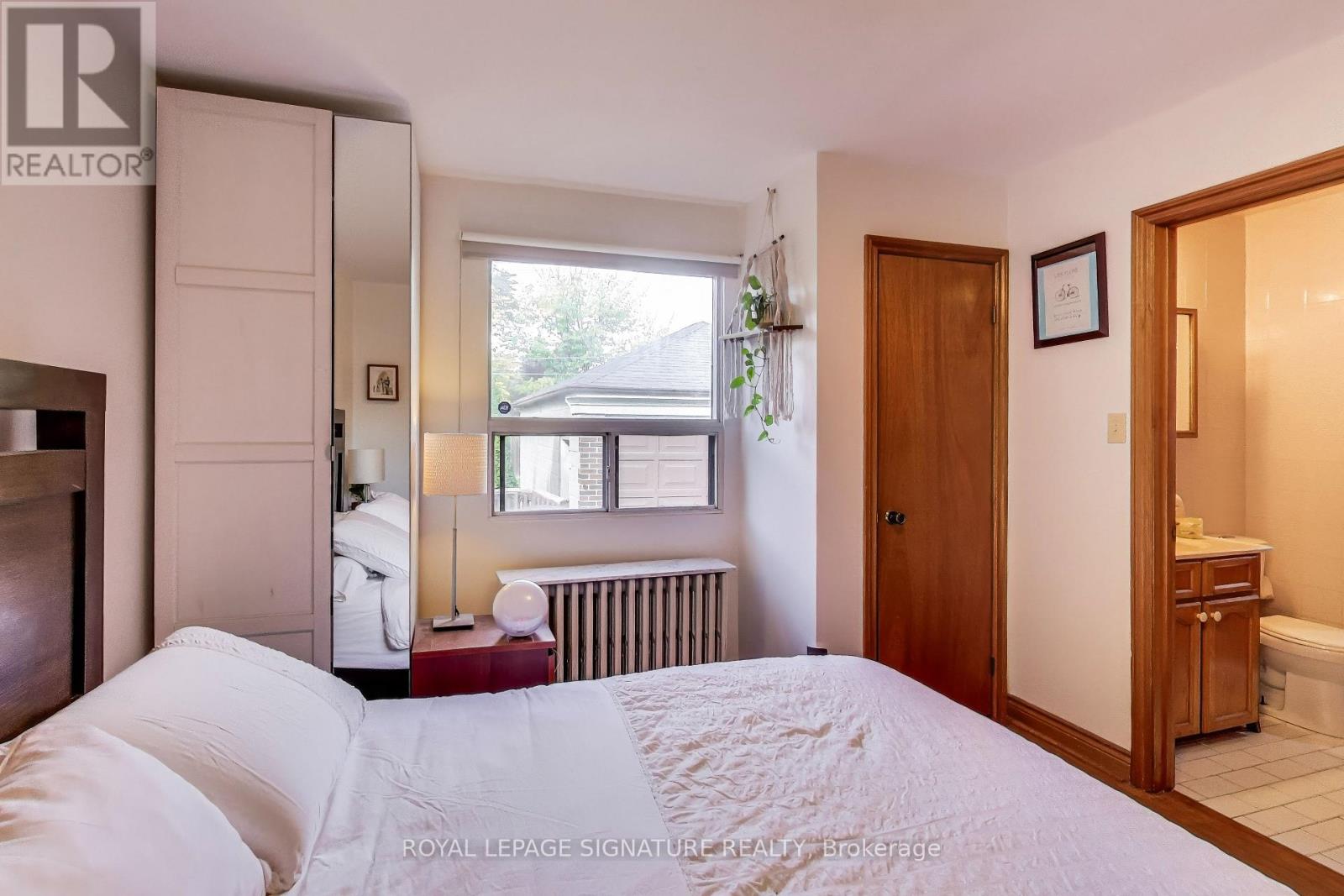 6 Brandon Avenue, Toronto, Ontario  M6H 2C9 - Photo 8 - W12478358