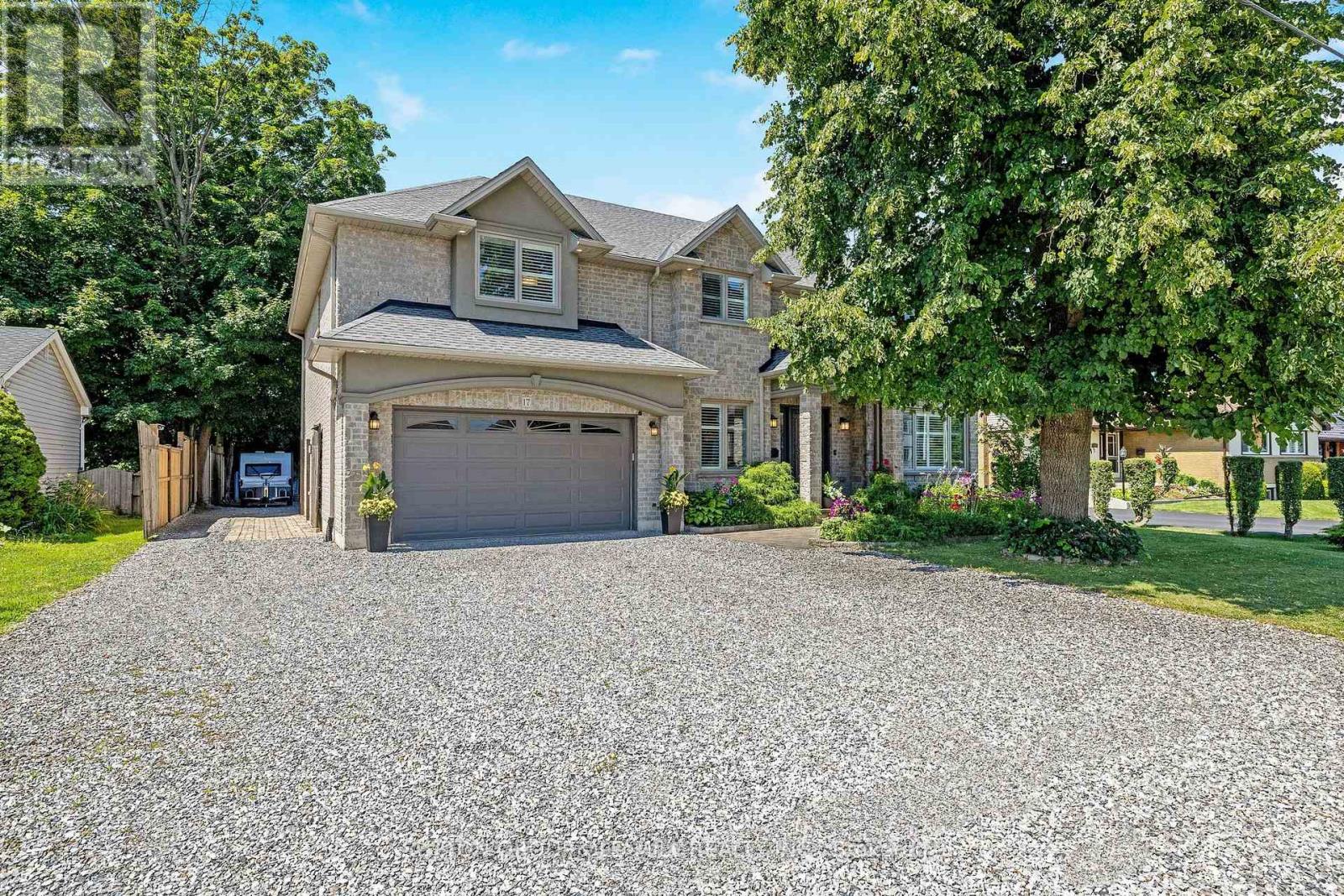 17 MILLER DRIVE, Hamilton, Ontario