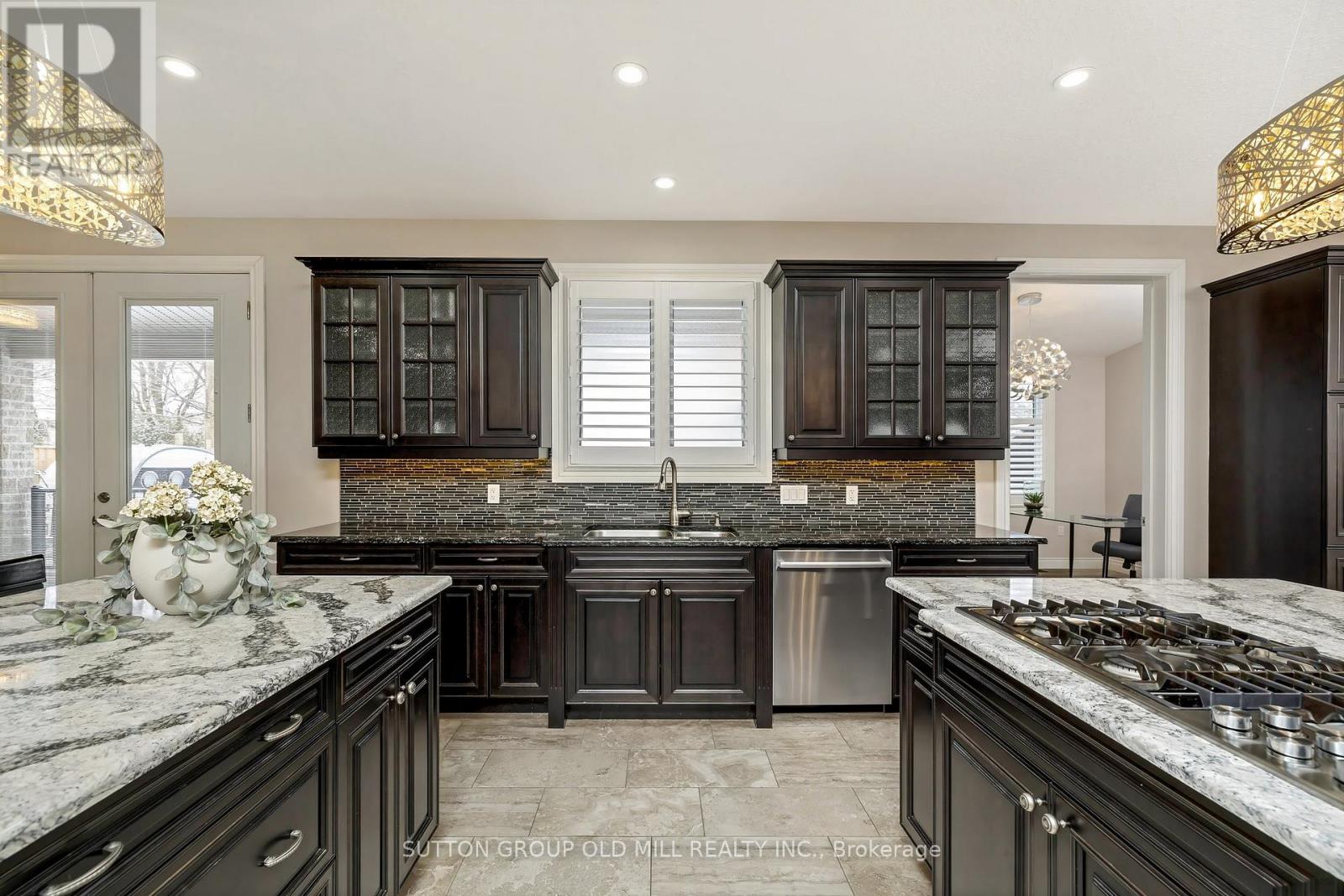 17 Miller Drive, Hamilton, Ontario  L9G 2H9 - Photo 11 - X12479121