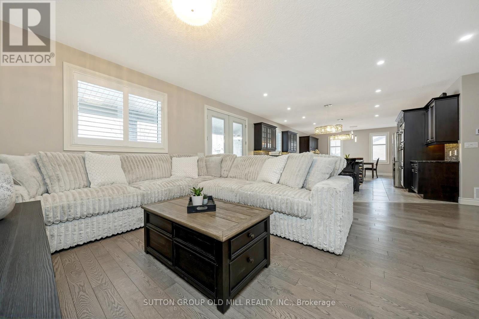 17 Miller Drive, Hamilton, Ontario  L9G 2H9 - Photo 16 - X12479121