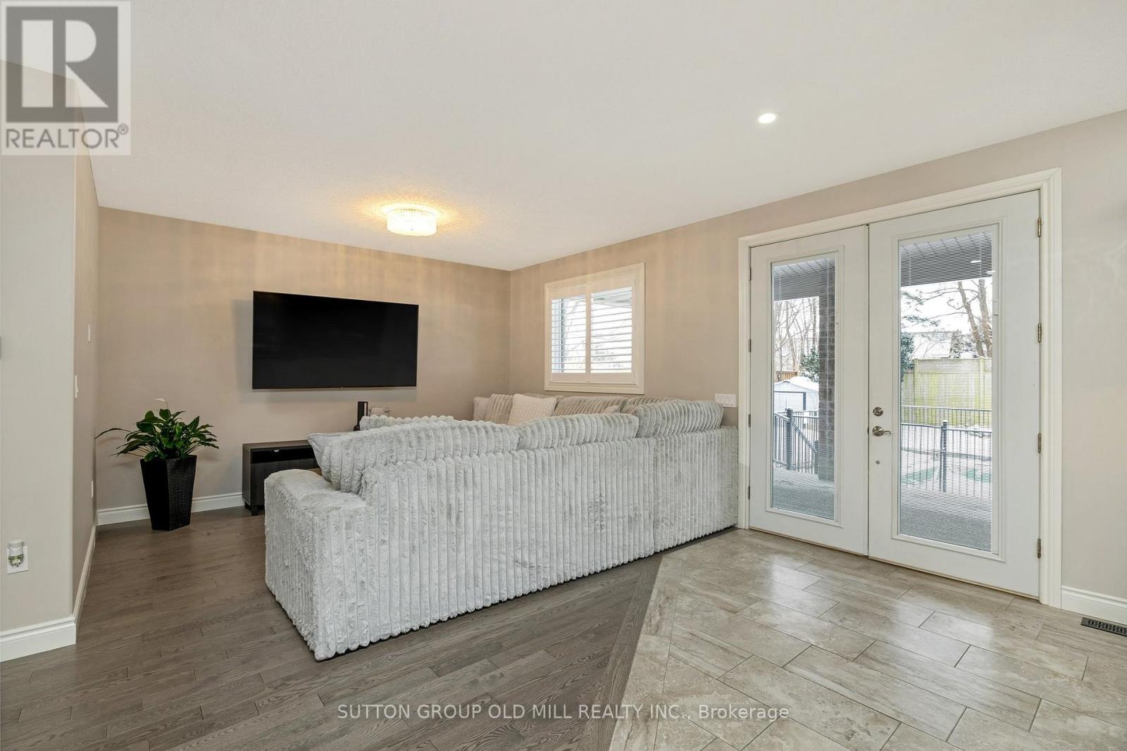 17 Miller Drive, Hamilton, Ontario  L9G 2H9 - Photo 17 - X12479121
