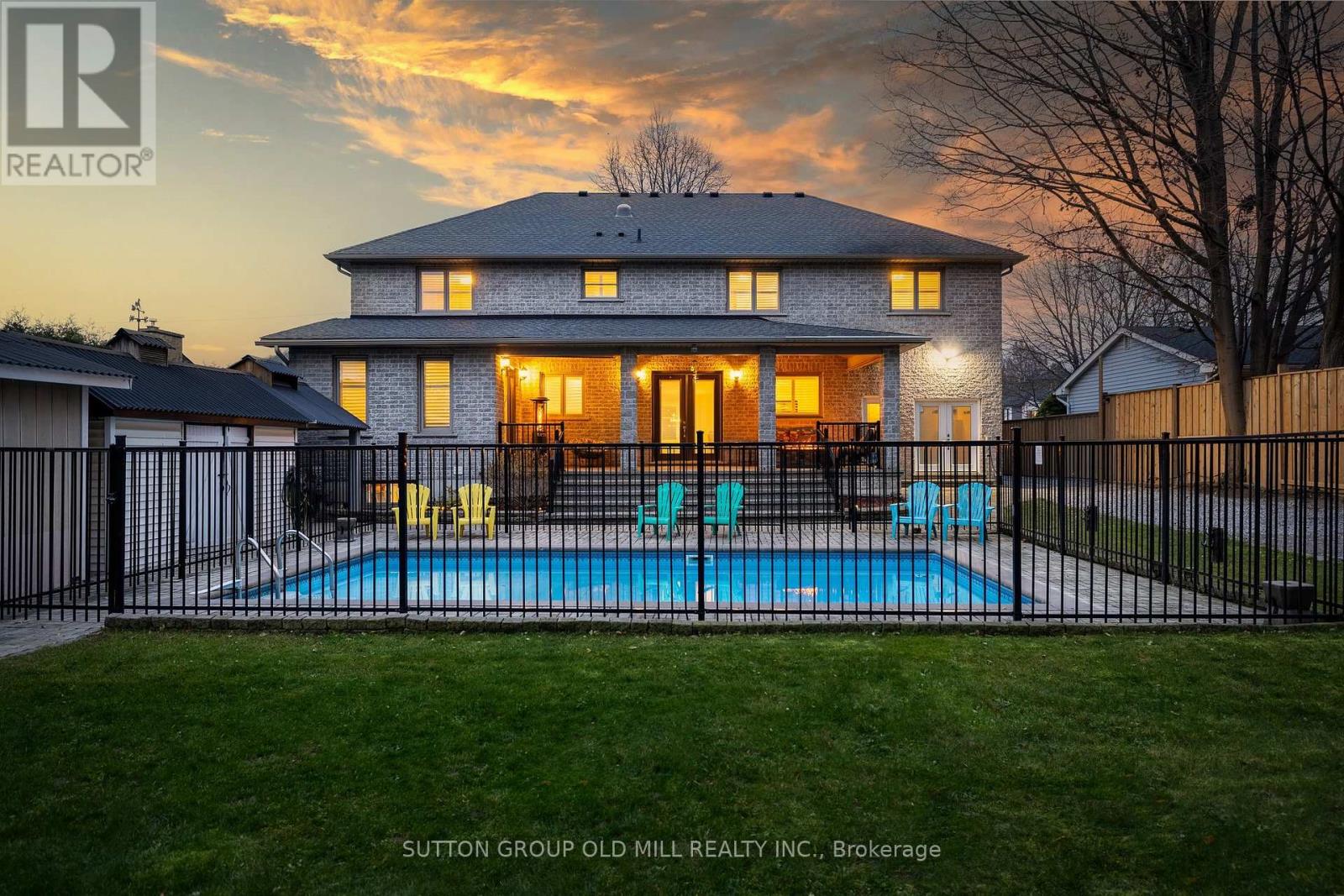 17 Miller Drive, Hamilton, Ontario  L9G 2H9 - Photo 2 - X12479121