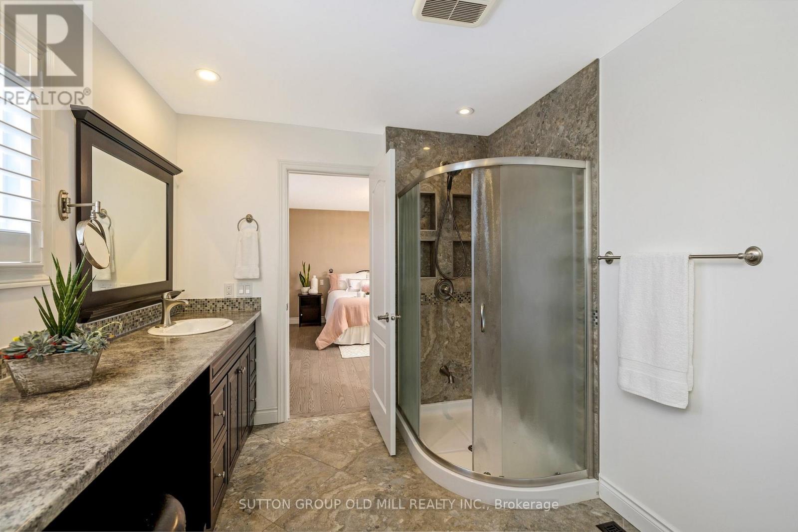 17 Miller Drive, Hamilton, Ontario  L9G 2H9 - Photo 35 - X12479121