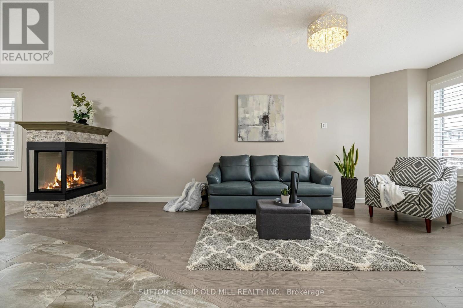 17 Miller Drive, Hamilton, Ontario  L9G 2H9 - Photo 5 - X12479121