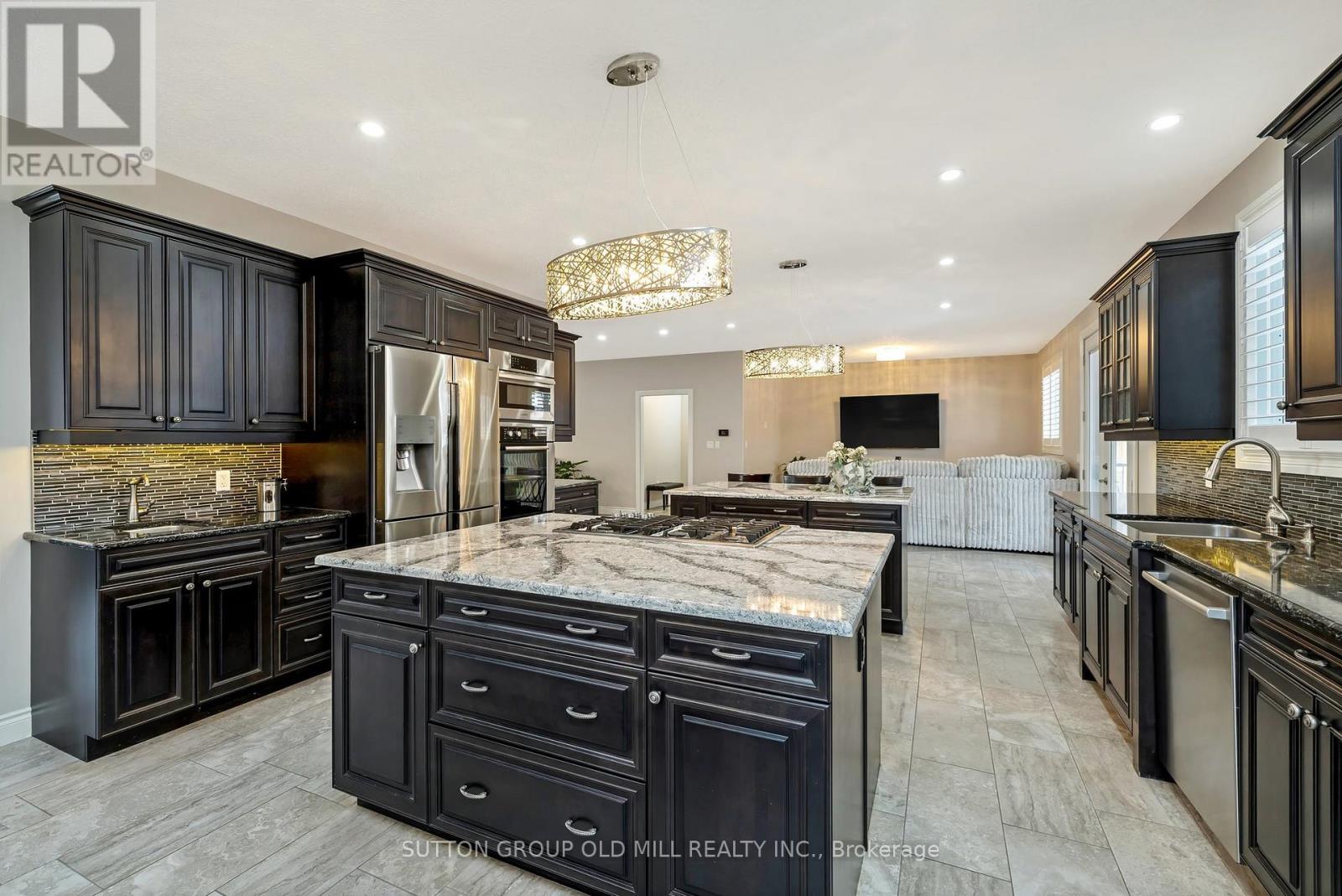 17 Miller Drive, Hamilton, Ontario  L9G 2H9 - Photo 9 - X12479121