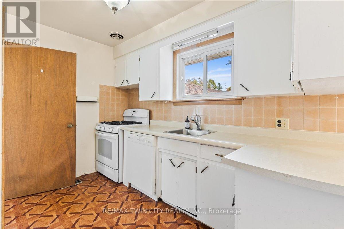 943 Winterhalt Avenue, Cambridge, Ontario  N3H 4J7 - Photo 10 - X12479176