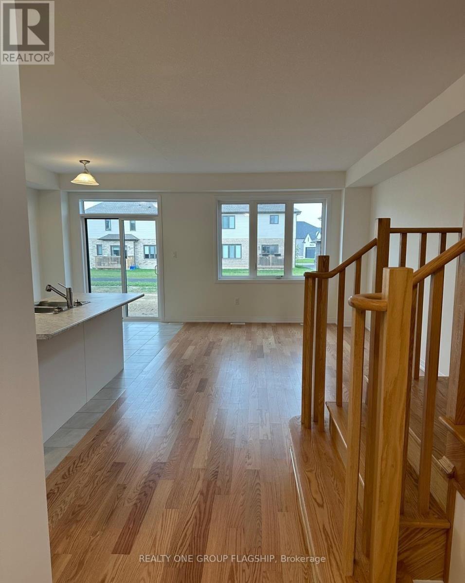 65 Velvet Way, Thorold, Ontario  L2V 0P3 - Photo 2 - X12479178
