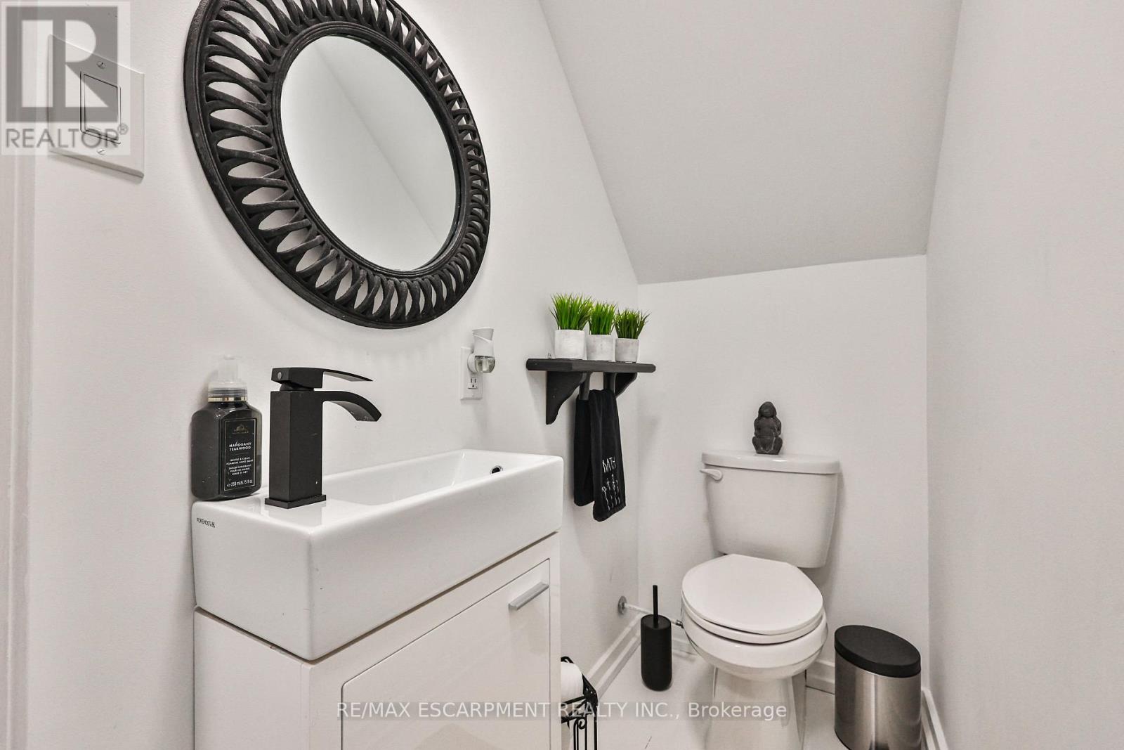 60 Galbraith Drive, Hamilton, Ontario  L8G 1Z9 - Photo 24 - X12479203